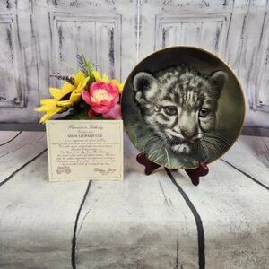 Princeton Galleries Snow Leopard Cub Plate